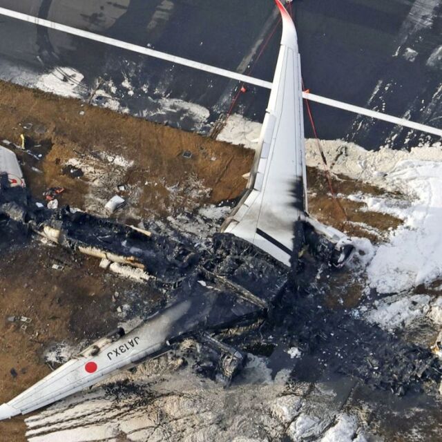 „Бях уплашен до смърт“: Пътници от огнения самолет в Япония с разказ за ужаса
