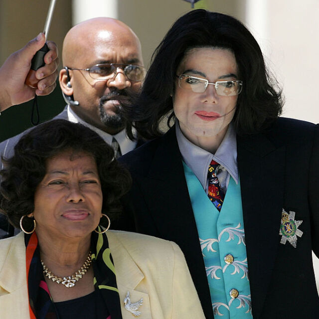 93-годишната майка на Майкъл Джексън води ново дело за парите му