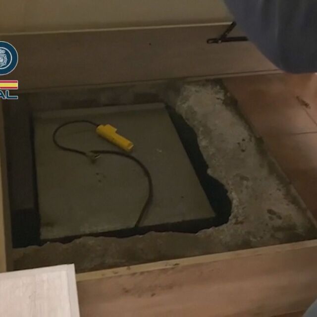 Скрита под матрак на диван: Разбиха лаборатория за екстази във Валенсия (ВИДЕО)