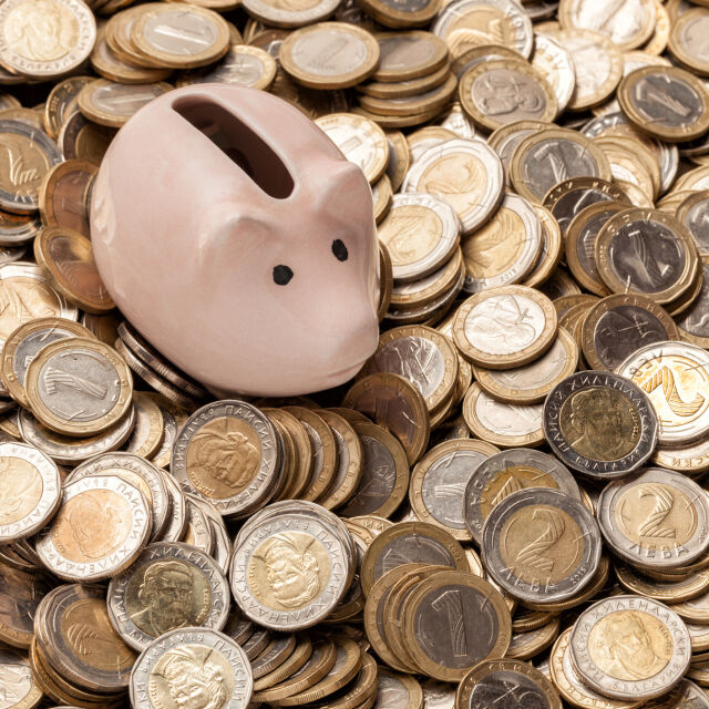 Проучване: 84% от българите изкарват пари само от заплата, а 73% не спестяват 