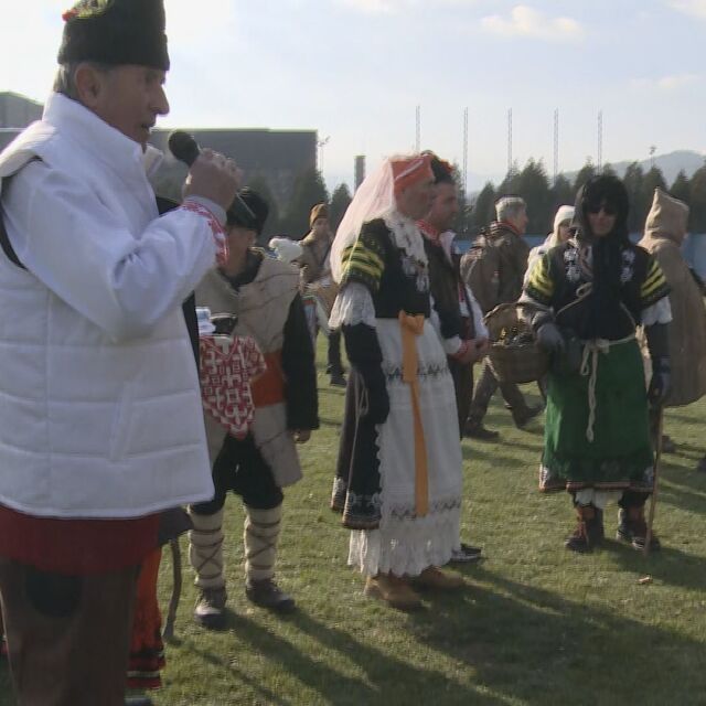 Време за маскарад: Започна 20-ият фестивал „Симитлия – Древната земя на кукерите“