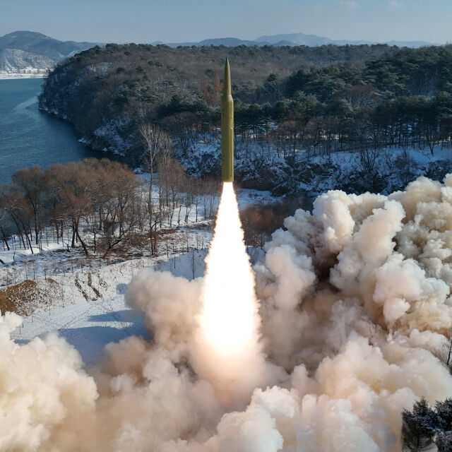 Заклеймено от САЩ, Южна Корея и Япония: Пхенян тества хиперзвукова ракета на твърдо гориво 