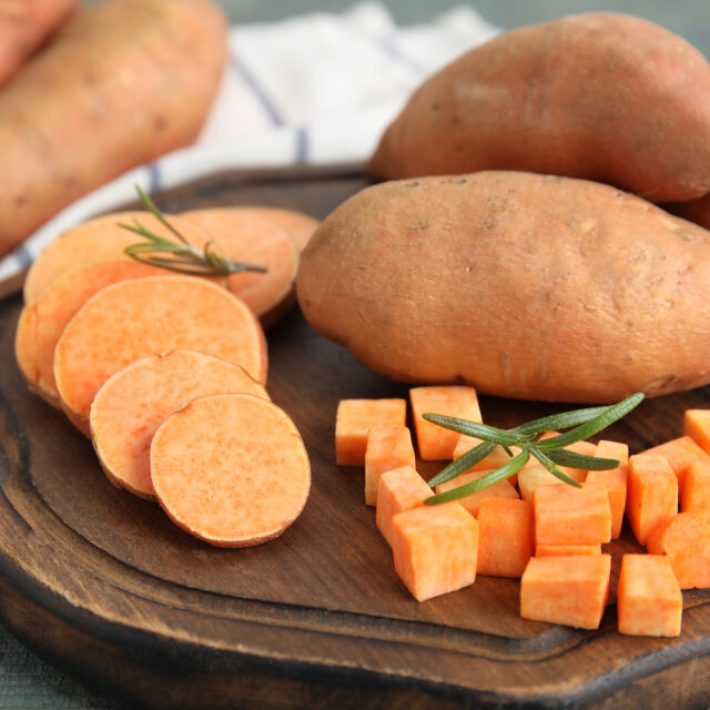 Бататите - изключително полезни. Как да си направим здравословно брауни със сладки картофи?