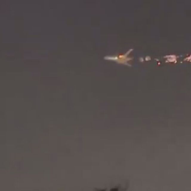 Самолет се запали във въздуха след повреда на двигателя (ВИДЕО)