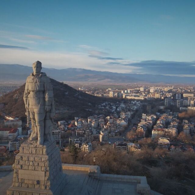 „Задочна България“: Тайните на паметника на Альоша (СНИМКИ)