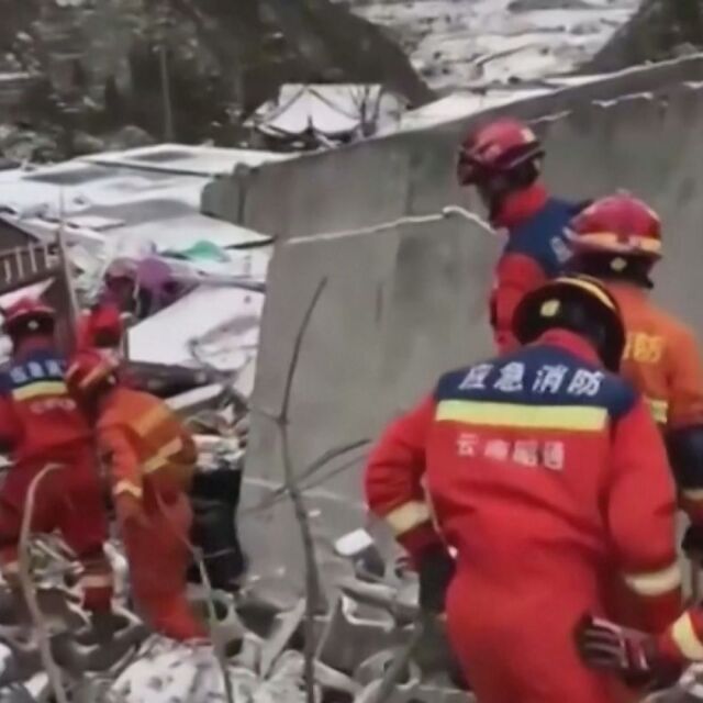 Близо 50 души са били затрупани от свлачище в Китай (ВИДЕО)