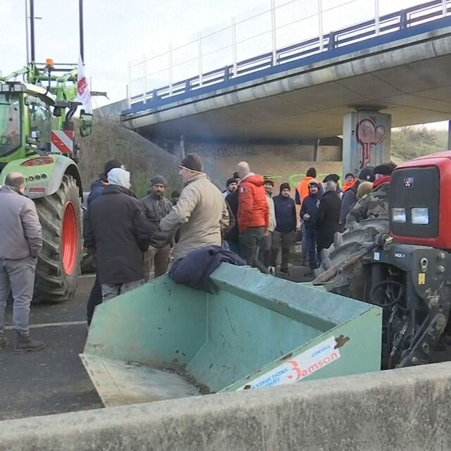 Кола се вряза във фермерския протест във Франция, има пострадали и загинал