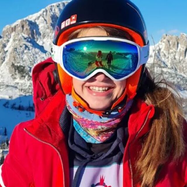 Генетичен дефект: Златна медалистка се учи от нулата да кара ски всяка година
