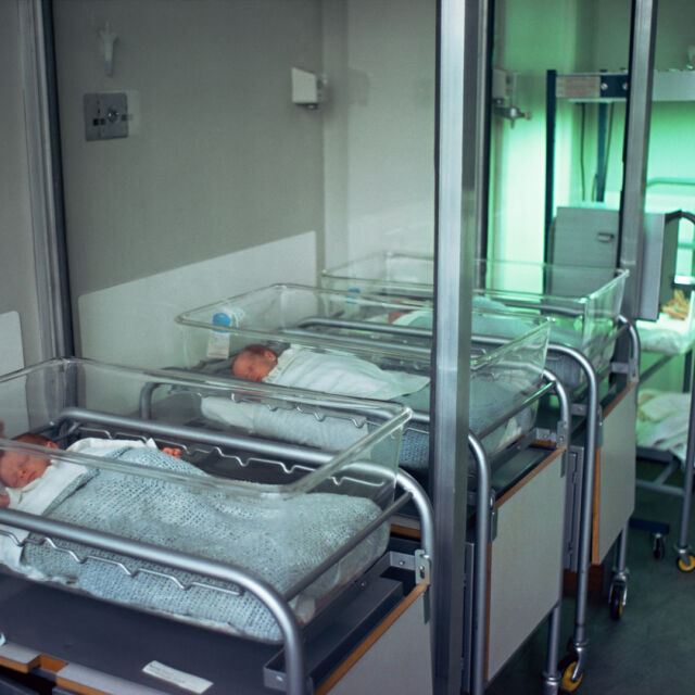  Рядко събитие: Две майки родиха тризнаци в един ден в „ Майчин дом “ 