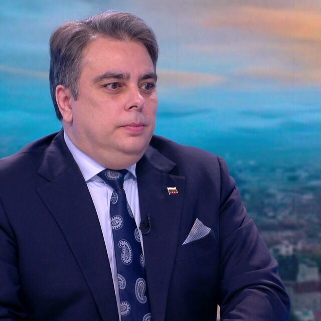  Асен Василев: Подкрепата ни минава след автограф на декларацията и равно далечен министър председател 