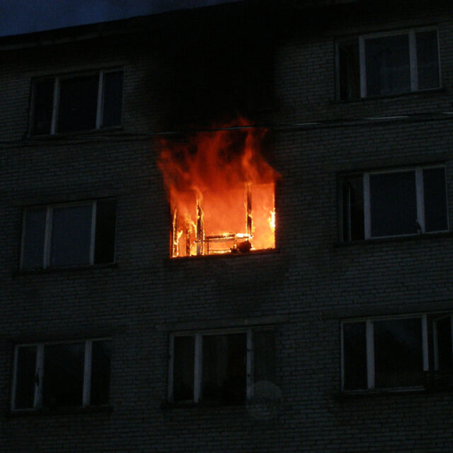 Жена загина при пожар в жилищен блок в Стара Загора