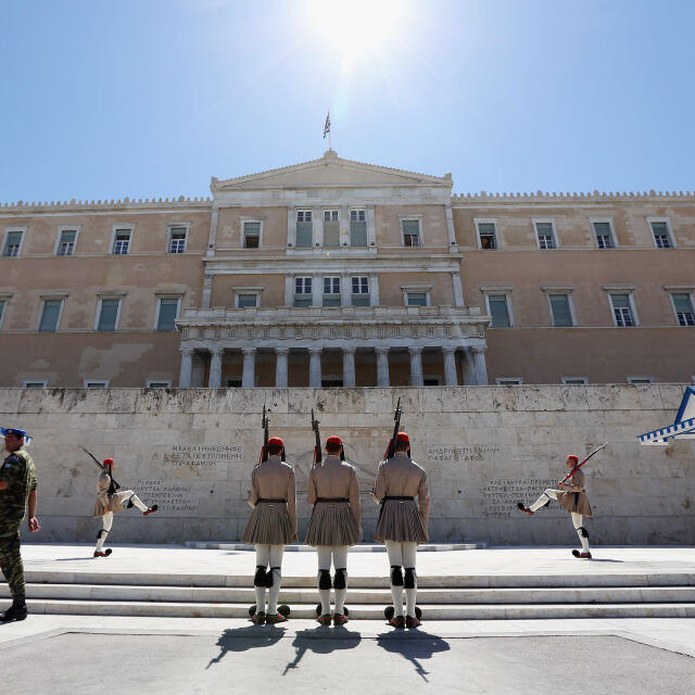 Колко години трябва да работиш в Гърция, за да вземеш минимална пенсия там?