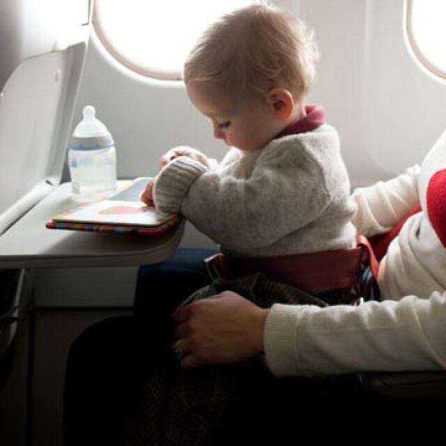 Бебе в самолета – 10 полезни съвета