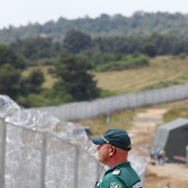 Оградата по границата с Турция вече не може да спре бежанците
