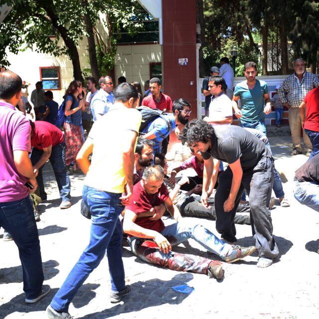 Поне 30 души загинаха при атентат в Турция (ОБЗОР)