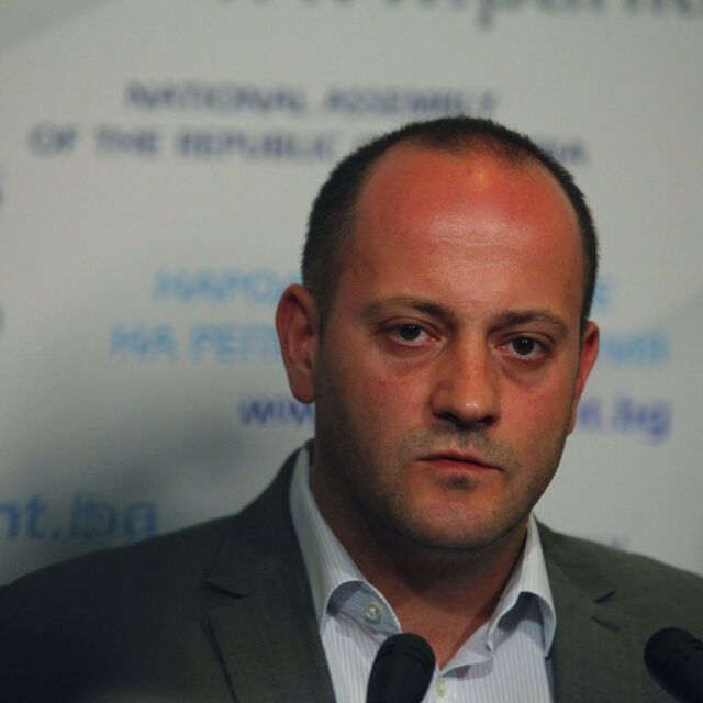 Радан Кънев призова ГЕРБ да „слязат от метлите”