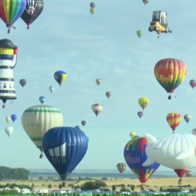 433 балона танцуват в небето на Франция за рекорд (ВИДЕО)