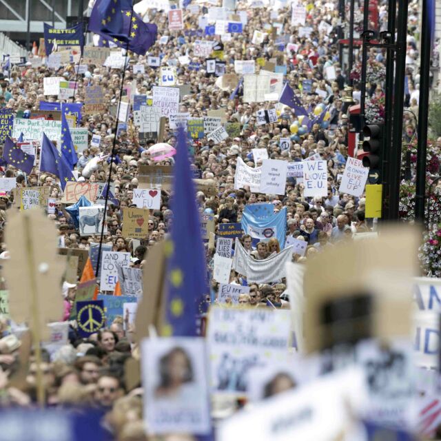 Хиляди излязоха на протест срещу брекзита в Лондон