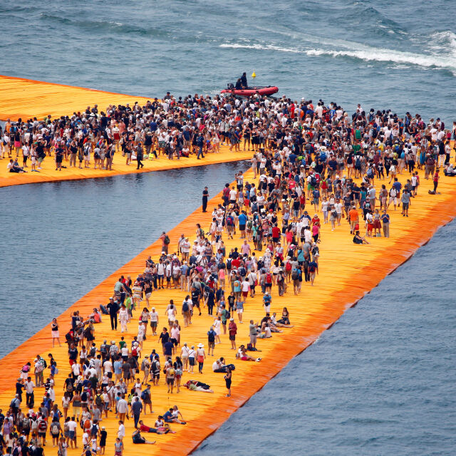 „Плаващите кейове" на Кристо – 1,2 млн. туристи за три седмици