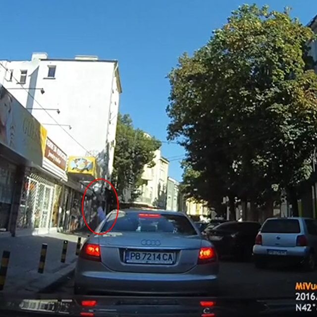 Като в Дивия запад: Пловдивски шофьор стреля, за да му направят път (ВИДЕО)
