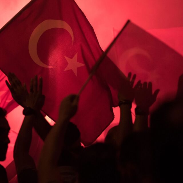 Хиляди протестираха срещу опита за преврат в Турция