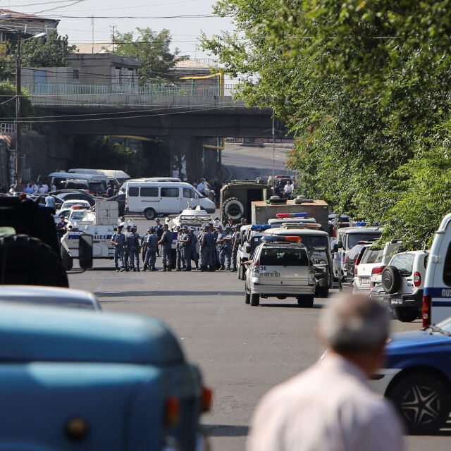 Над 24-часова заложническа драма в Ереван