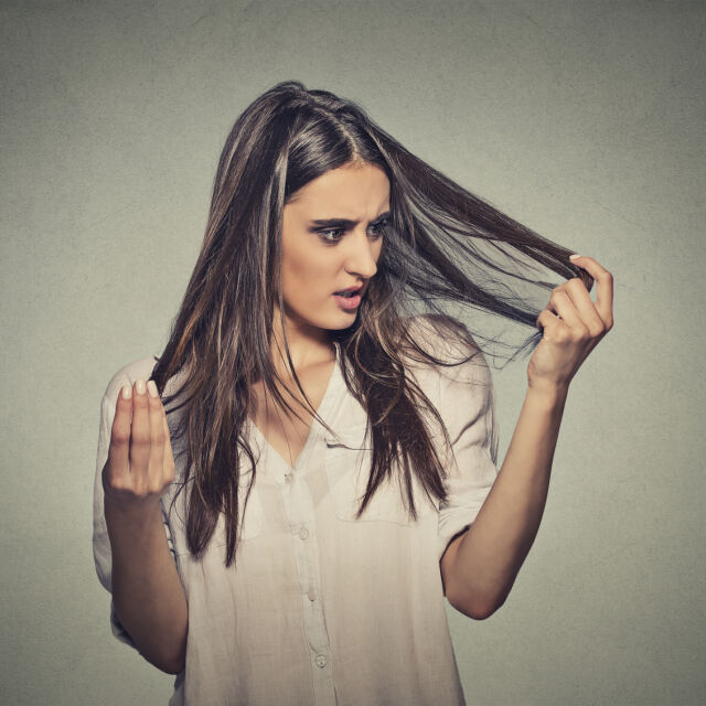 Вампирска терапия, витамин D и B12 може да спрат падането на косата