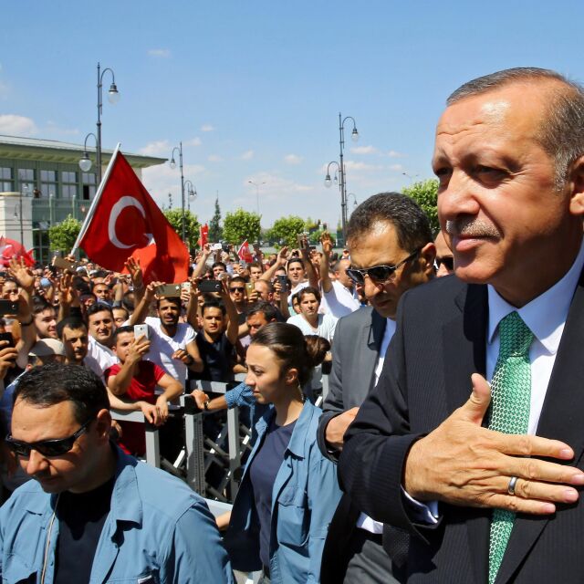 Турция назначава 20 000 нови учители след уволненията