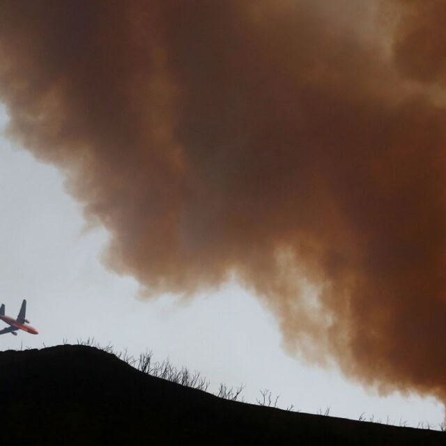 Огънят в Калифорния погълна 18 къщи, 1500 души са евакуирани