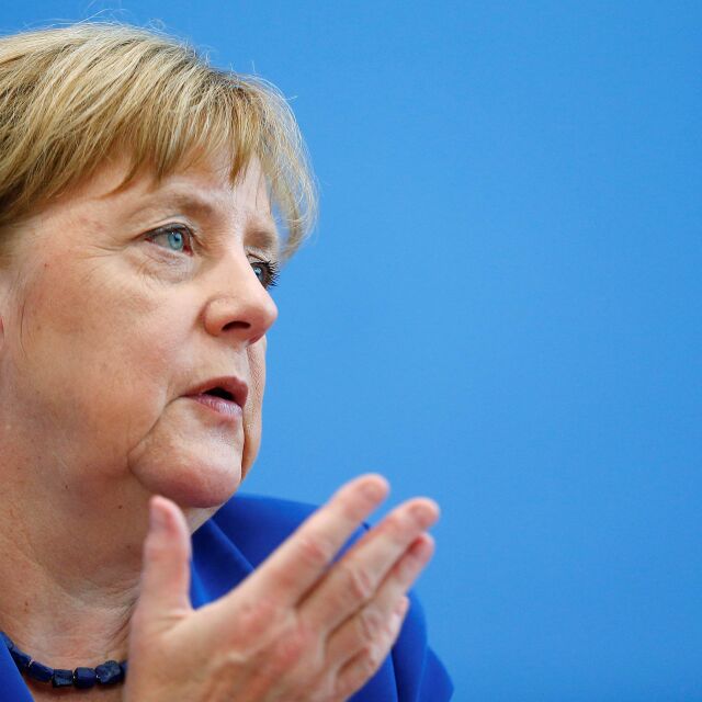 Ангела Меркел за атентатите: Извършителите се подиграха на страната, която ги прие