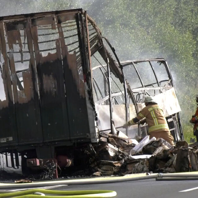 Повече от 30 души са ранени след катастрофа с автобус в Германия