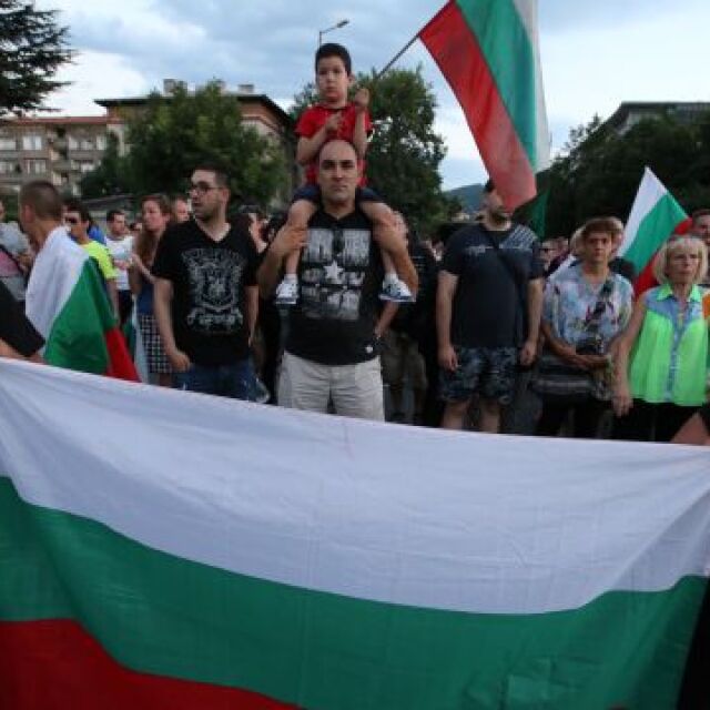 Протестът в Асеновград премина без напрежение (СНИМКИ и ВИДЕО)