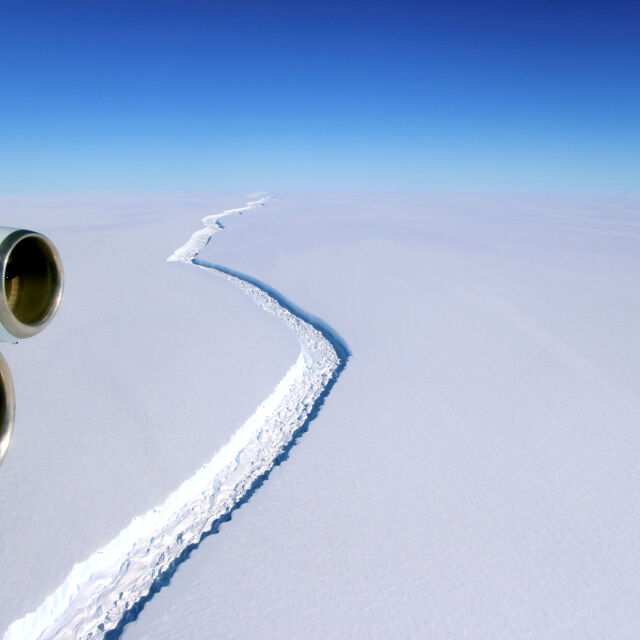 Айсберг, тежащ 1 трилион тона, се отдели от Антарктика