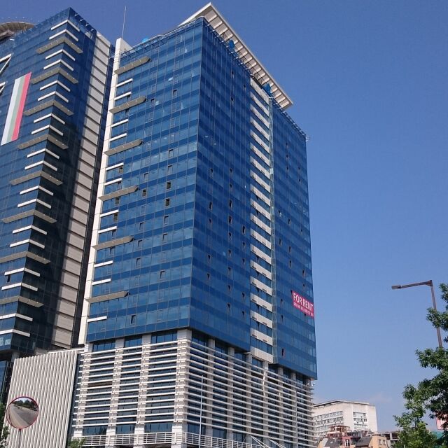 На обяд в... новия небостъргач на София