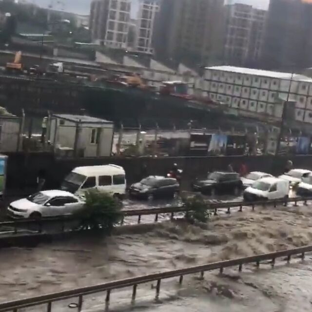 Поройни дъждове наводниха Истанбул