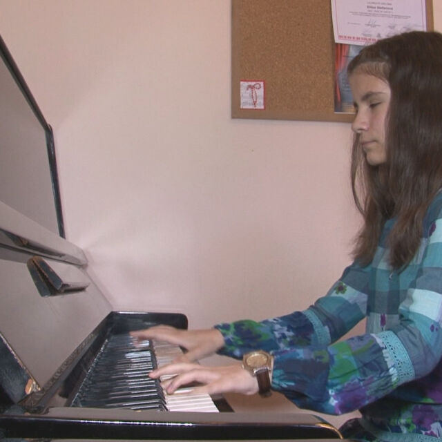 Незряща пианистка от Враца покорява музикални върхове
