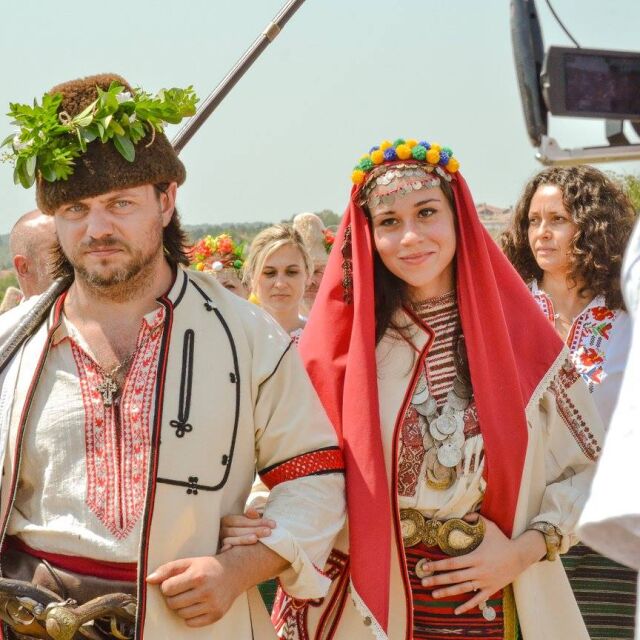Най-българската сватба събра над 4000 гости в Арбанаси