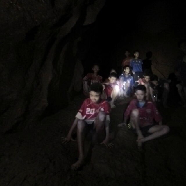 Блокираните в пещера млади тайландски футболисти ще трябва да станат гмуркачи