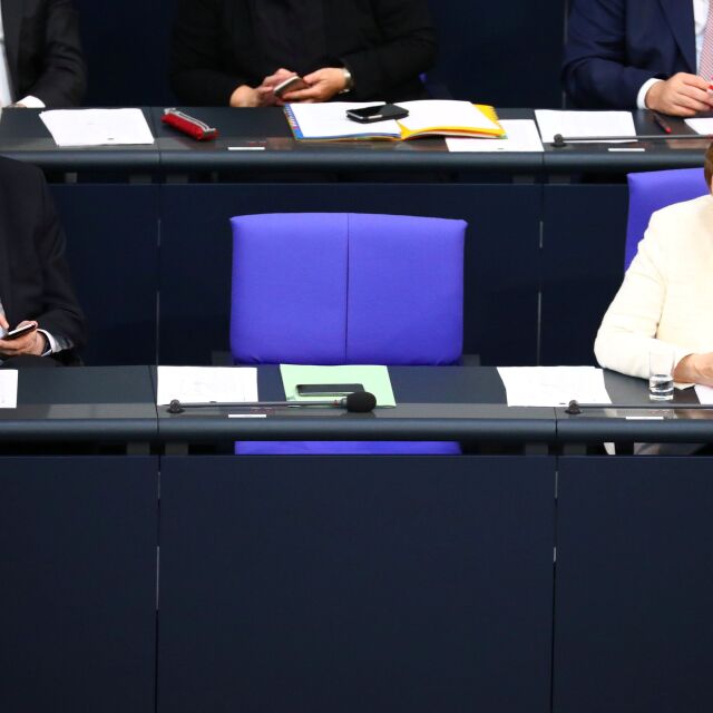 Управляващата коалиция в Германия оцеля