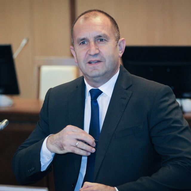 Румен Радев: Очакваме парламентът да произвежда закони, а не скандали