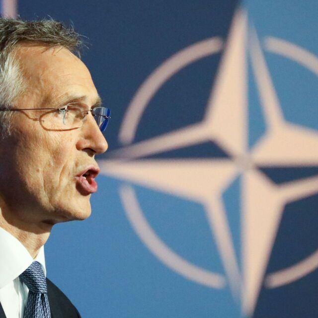 НАТО приема Македония, след като стане Северна