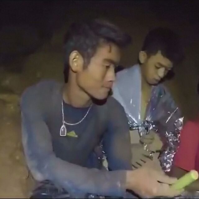 Треньорът на спасените в Тайланд момчета - герой без гражданство