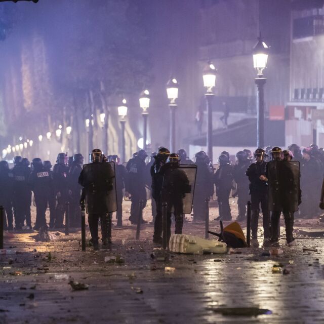 Нови сблъсъци във Франция между полиция и протестиращи