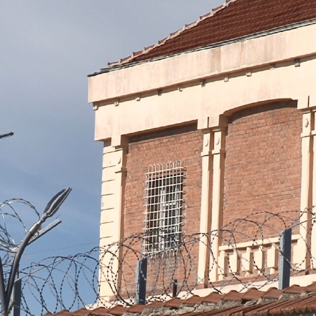 Задържани са трима надзиратели – пускали затворник в отпуска срещу пари
