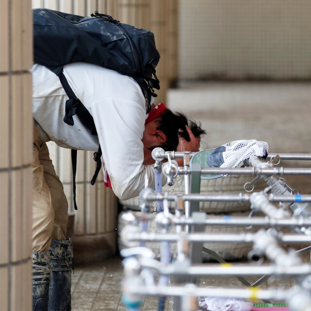Горещините в Япония са взели най-малко 15 жертви, хиляди души са в болница