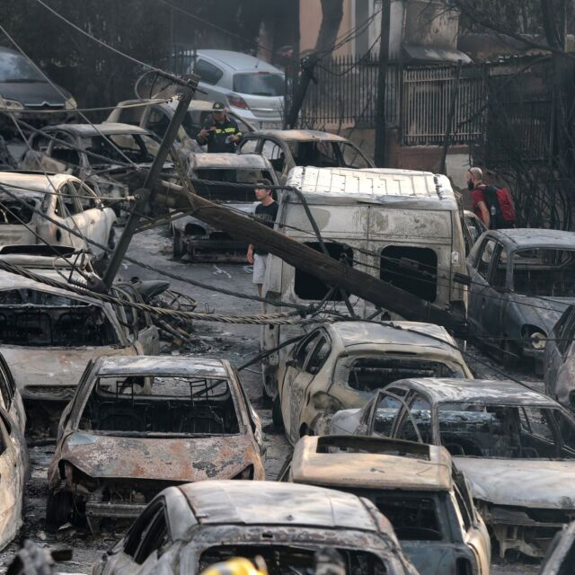 Пепел и разруха след огнения ад в Гърция (ГАЛЕРИЯ)