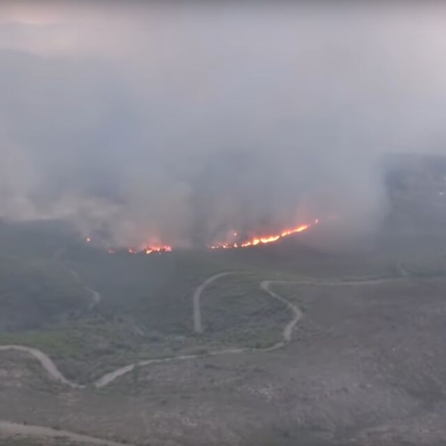 Кадри от хеликоптер показват мащаба на гръцките пожари