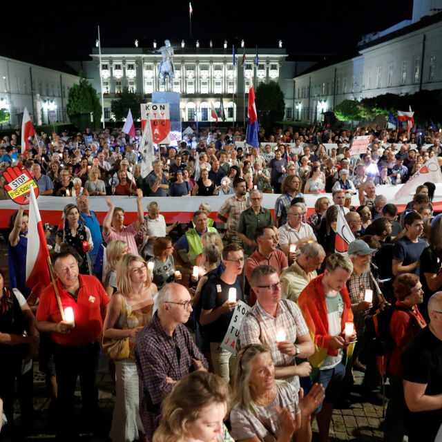 Протести срещу политизирането на съдебната система в Полша