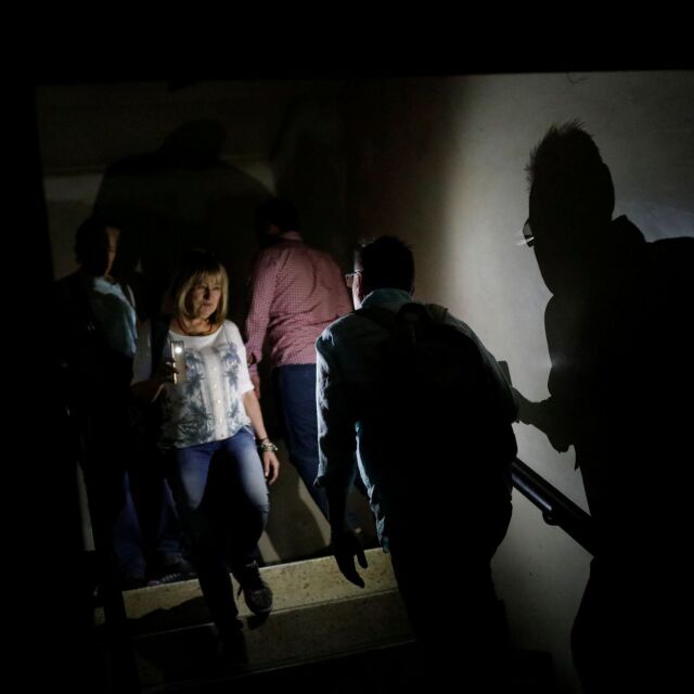 Близо 80 на сто от венецуелската столица остана без електричество