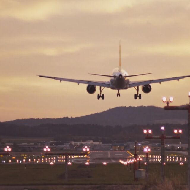 За да се върнат туристите: Държавата обмисля да субсидира чартърните полети